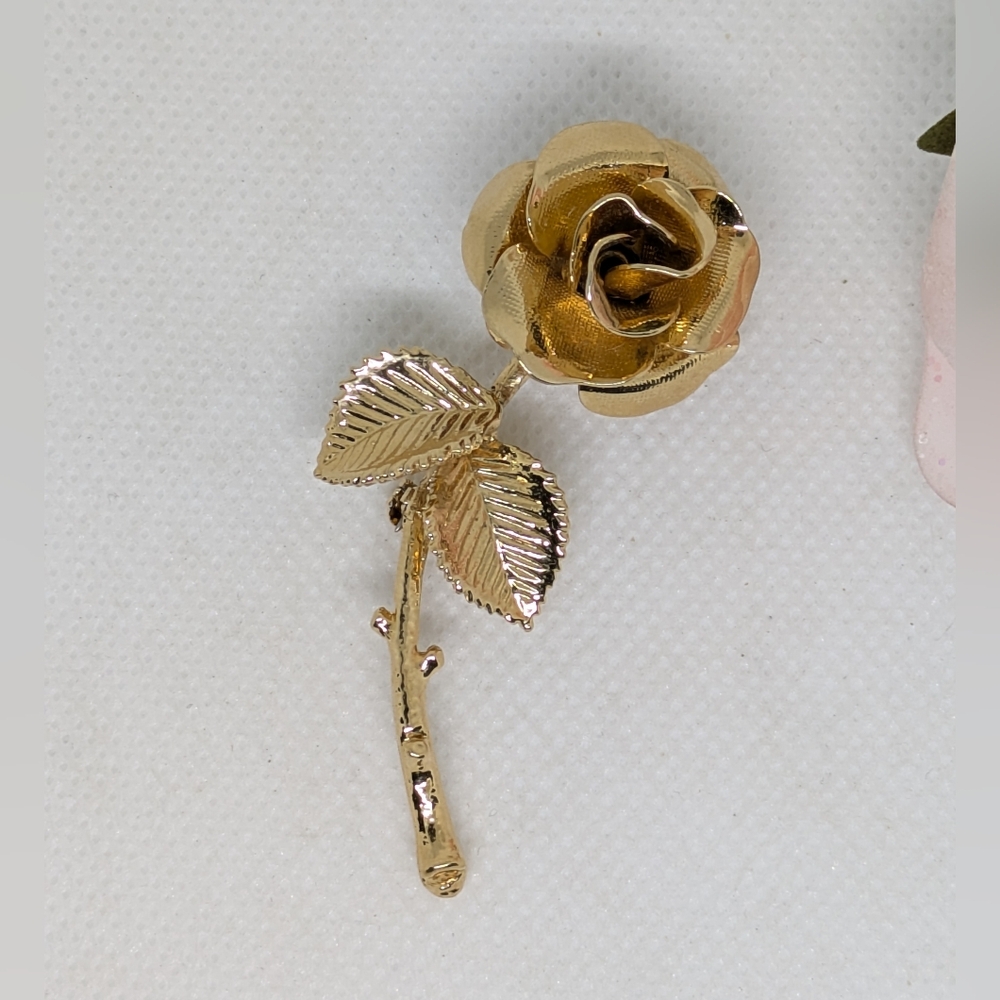Vintage Brooch Elegant Gold Tone Long Stemmed Rose Lapel Pin